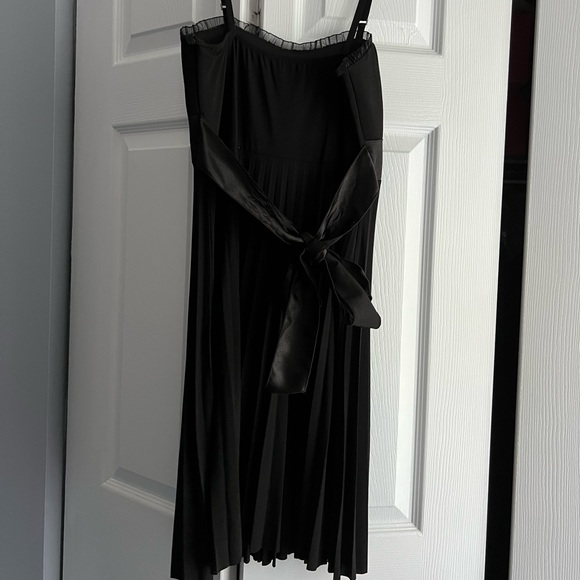 Black Dress - Picture 4 of 4